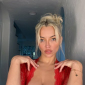 Lindsey Pelas