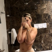 Lindsey Pelas