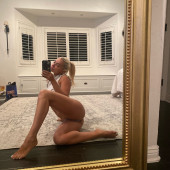 Lindsey Pelas