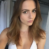 Liza Kohl ausschnitt