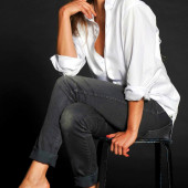 Lizzie Brochere feet