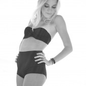 Maika Monroe cameltoe
