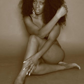 Makosi Musambasi 
