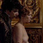 Marie-Josée Croze nude scene