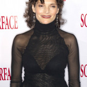Mary Elizabeth Mastrantonio hot