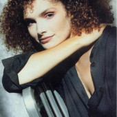Mary Elizabeth Mastrantonio sexy