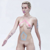 Miley Cyrus nackt