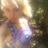 Miley Cyrus selfie