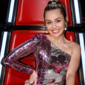Miley Cyrus upskirt