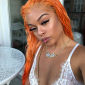 Miss Mulatto dekollete
