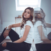 Nadine Klein sexy