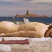 Natalie Portman nude