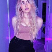 Nicki Taylor 