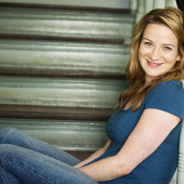 Nina Gummich wallpaper