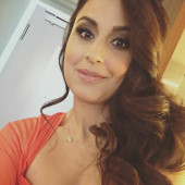 Nina Moghaddam oben ohne
