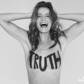 Paulina Porizkova naked
