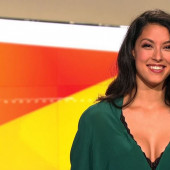 Rebecca Mir ausschnitt
