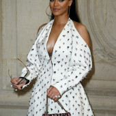 Rihanna sideboob