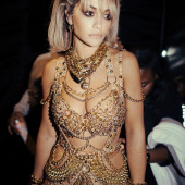 Rita Ora body