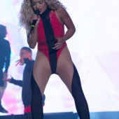 Rita Ora cameltoe