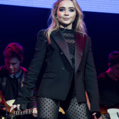 Sabrina Carpenter sexy