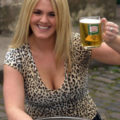 Sally Lindsay dekollete