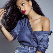 Samantha Logan 