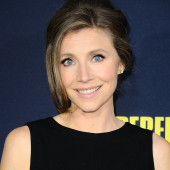 Sarah Chalke scrubs