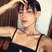 Sasha Sloan braless