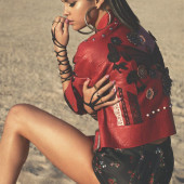 Selena Gomez legs