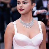 Selena Gomez sexy