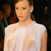 Serenay Sarikaya 