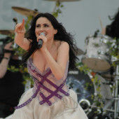 Sharon Den Adel 