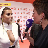 Sophia Thomalla harte nippel