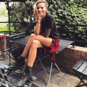 Sophia Thomalla legs