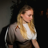 Sophie Turner braless