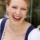 Stefanie von Poser dekollete
