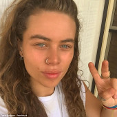 Tash Sultana nude look