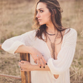 Tasya Teles 