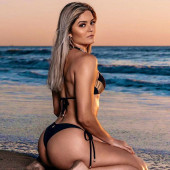Taynara Conti