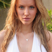 Tiffany Mulheron dekollete