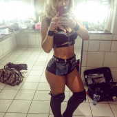 Toni Storm body
