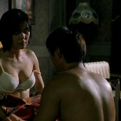 Yunjin Kim 