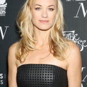 Yvonne Strahovski sexy